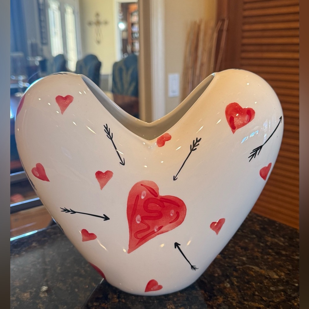 La Dolce Vita Cupid's Collection Ceramic Heart Shaped Vase